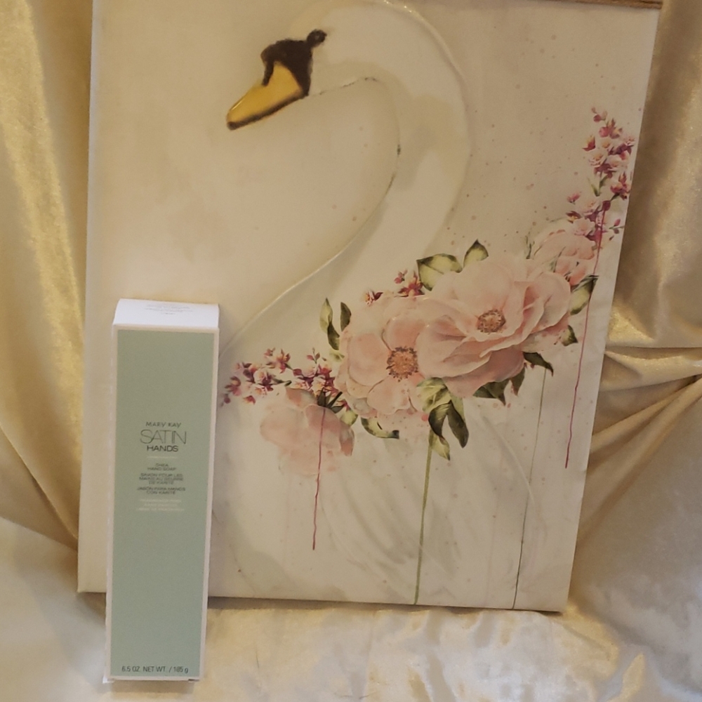 💕 NEW Satin Hands Shea Hand Soap